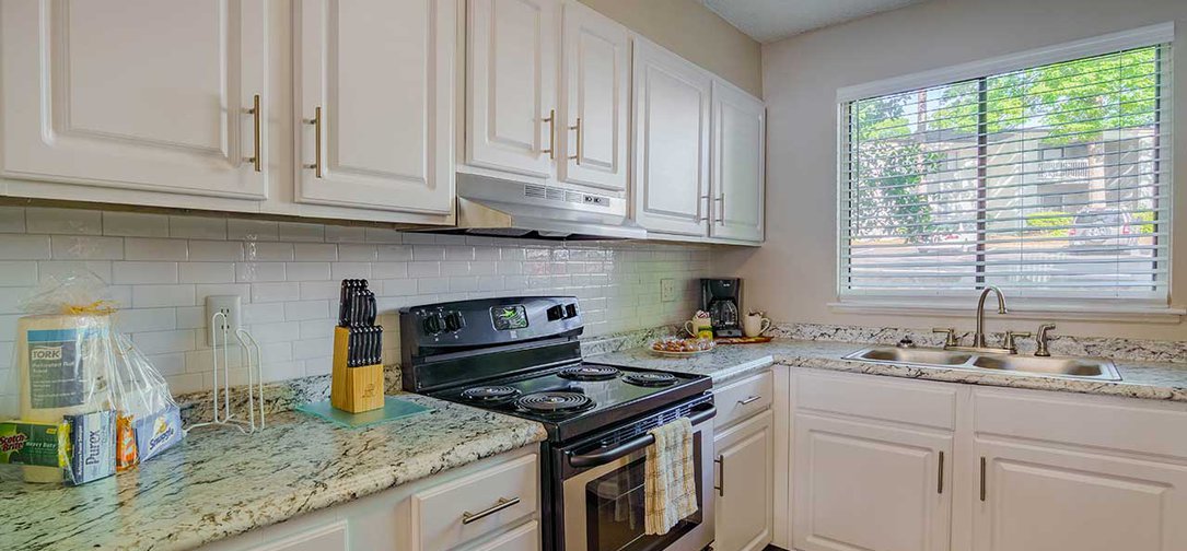 Gleneagle Apartments kitchen